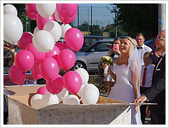 wielkie pudło niespodzinaka z balonami